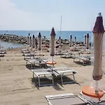 Vicino Al Mare Sulla Pista Ciclabile *