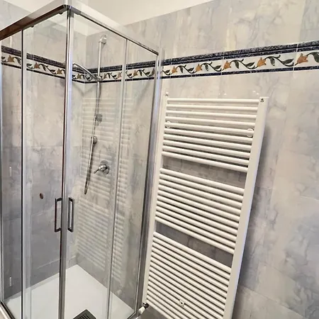 Vicino Al Mare Sulla Pista Ciclabile *