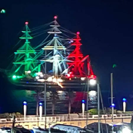 Апартаменты Vicino Al Mare Sulla Pista Ciclabile Империя