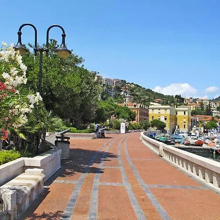 Vicino Al Mare Sulla Pista Ciclabile Империя