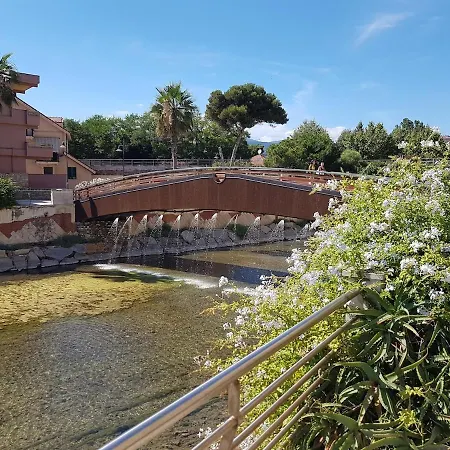 Vicino Al Mare Sulla Pista Ciclabile *