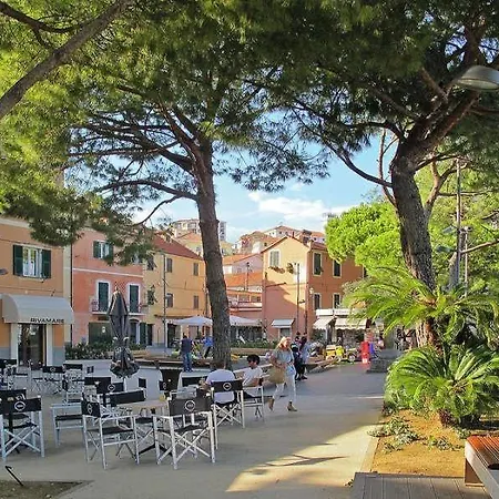 Vicino Al Mare Sulla Pista Ciclabile