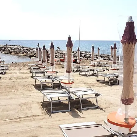 Vicino Al Mare Sulla Pista Ciclabile Империя