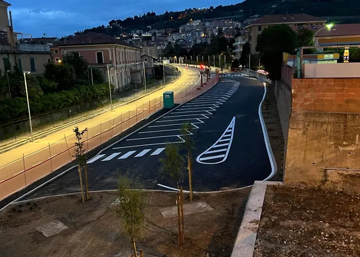 Vicino Al Mare Sulla Pista Ciclabile *